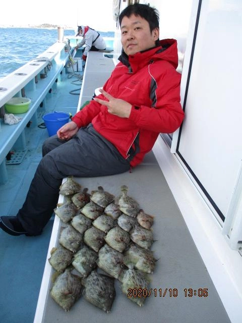こちらの常連様もデカハギ混じりで②②枚 釣り上げましたよッ(^-^)