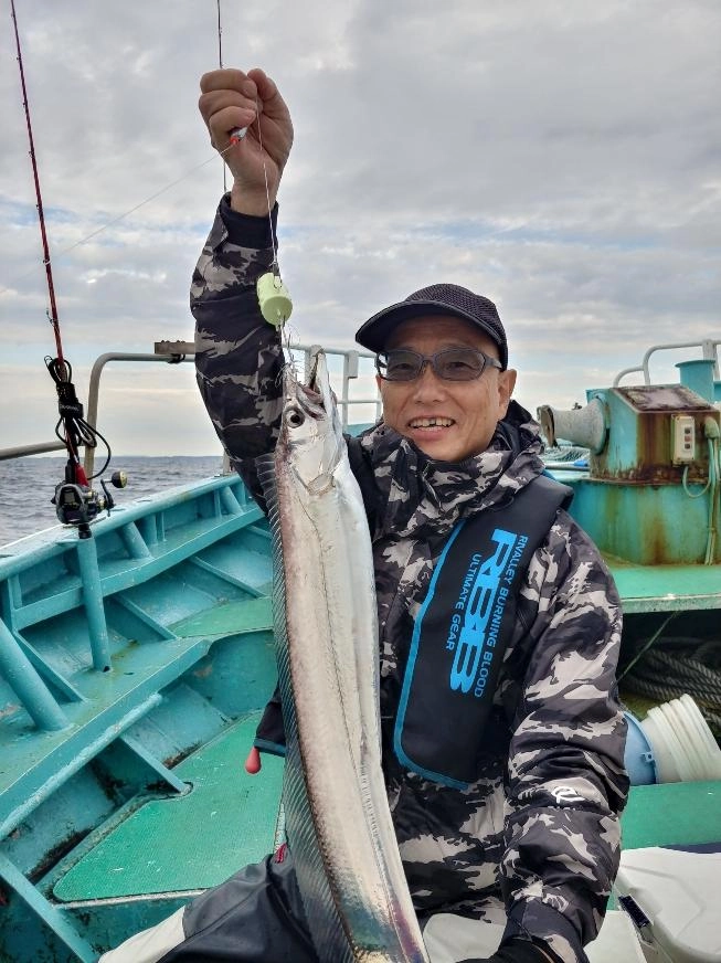 丸万丸様でのテンヤ釣りで７本指UPサイズのBIGな太刀魚‼