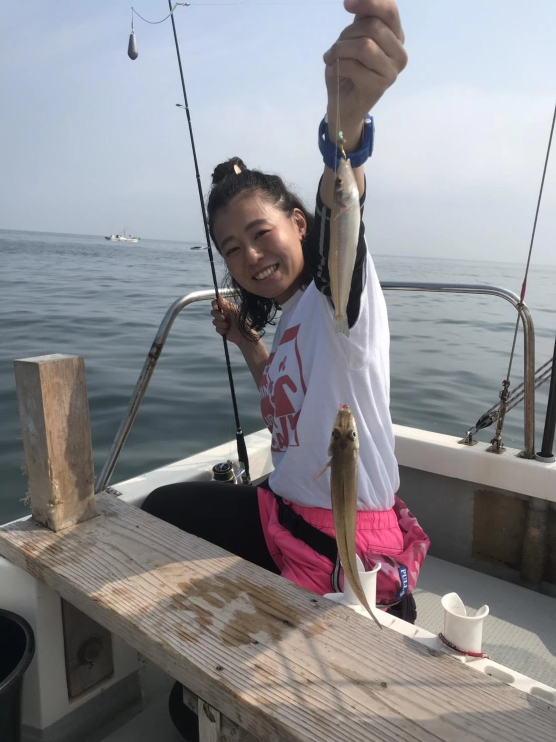 釣り合宿中釣りガール！釣りまくりですね♪