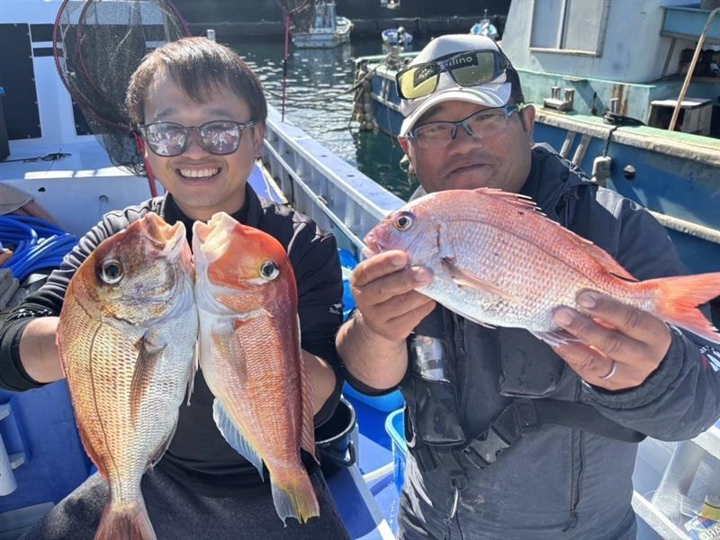 アジのほかにもマダイやアマダイも混じりました！赤い高級魚がいっぱいです！