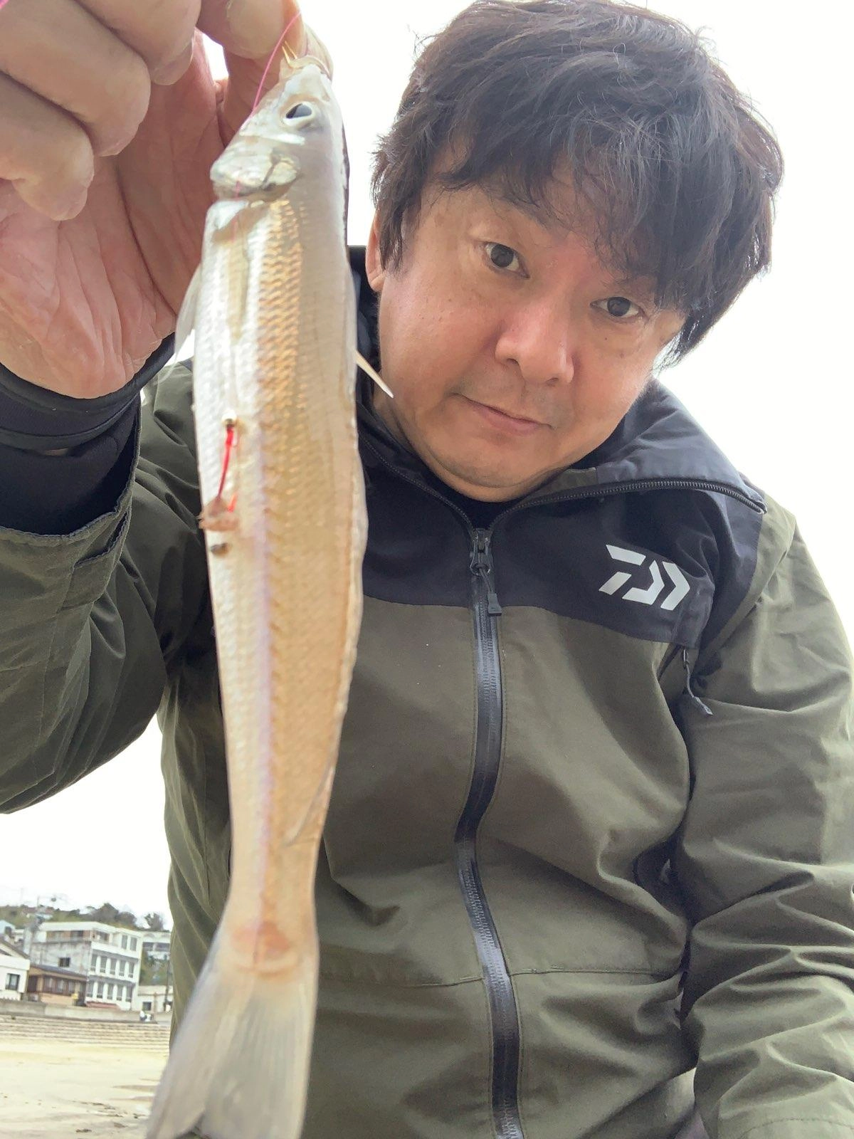 まだ３月ですがキス動き出していますよ♪暖かい日が多ければ釣れ出しは早いかも知れませんね。