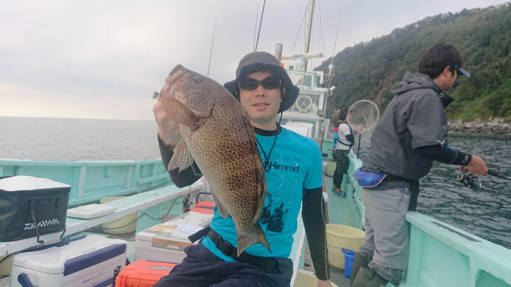 デスアダーシャッド４インチクロキンで釣れた４７㎝のオオモンハタ！