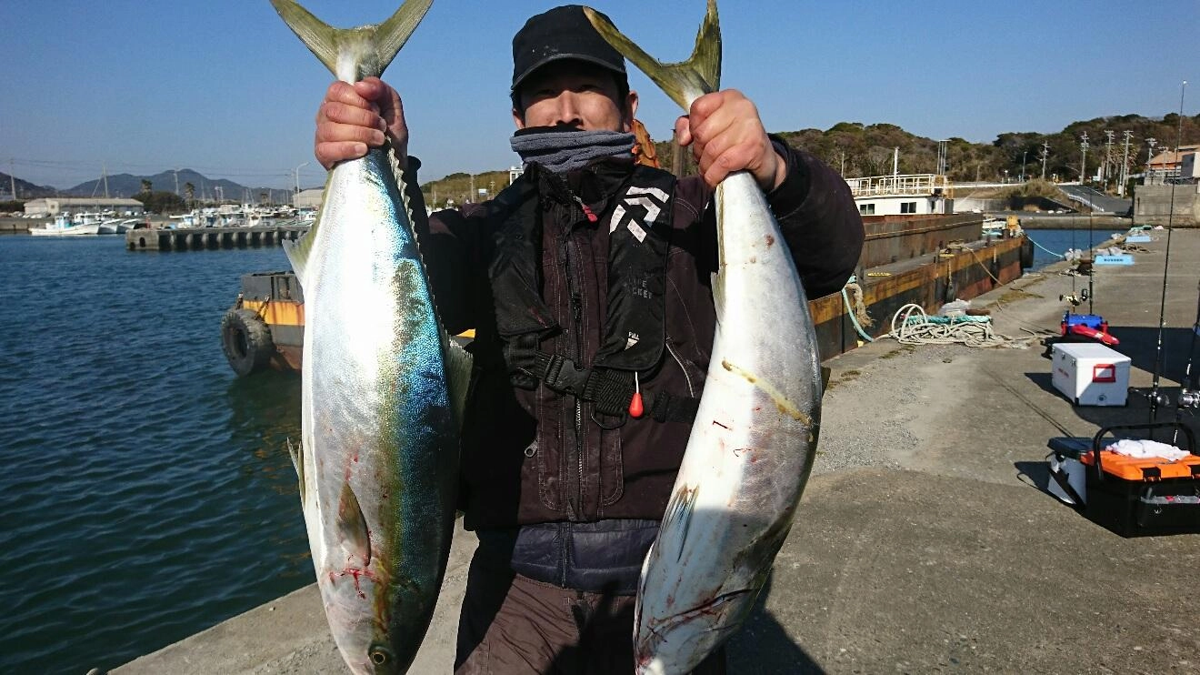 ヒットジグはすべて【FKジグ180ｇ】。ワンピッチで5～10回巻いてフォール！基本的には５Ｍ以内の所でバイトがありました！