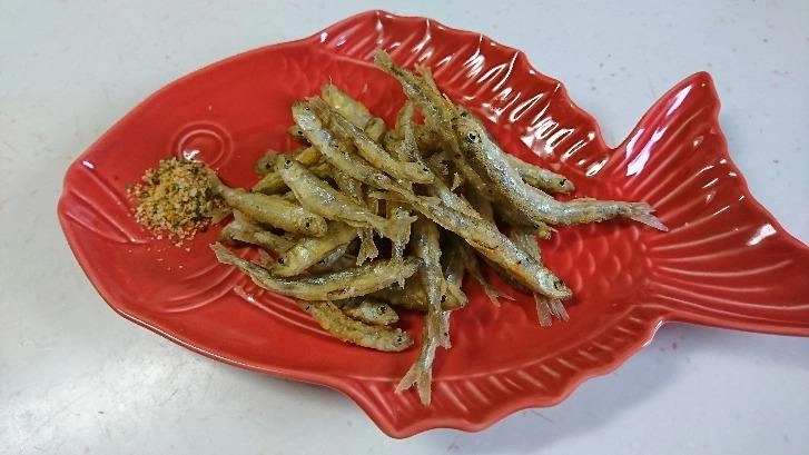 初めて釣ったワカサギの味は格別です笑