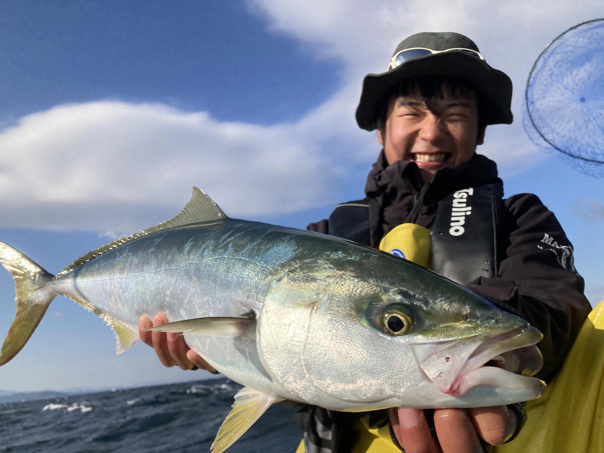 ブリにワラサと青物爆釣!泳がせ釣りハイシーズンです!in大進丸 ブリにワラサと青物爆釣!泳がせ釣りハイシーズンです!in大進丸