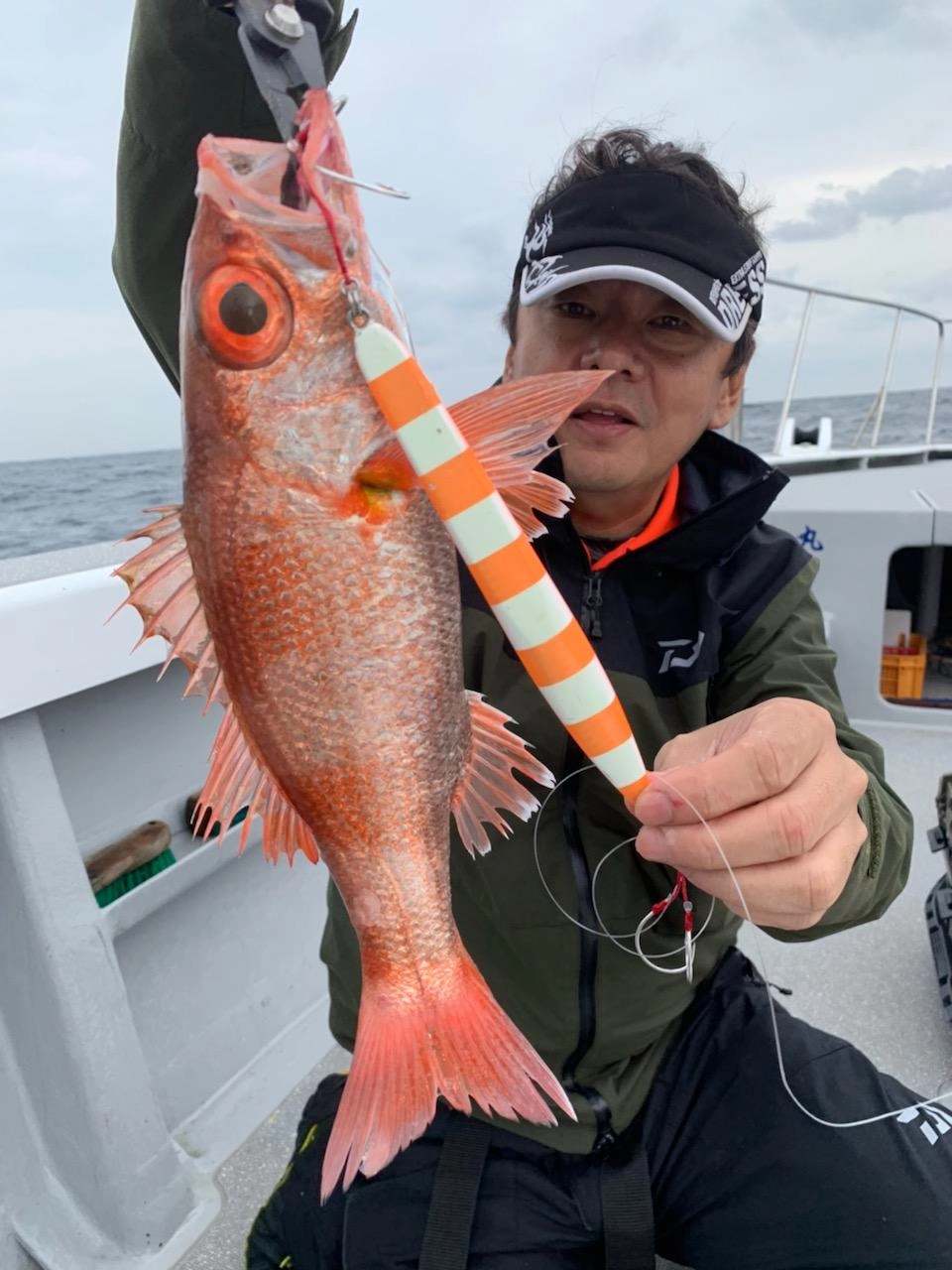 秋の中深海ジギングスタートしました！キンメは好調スタートですよ。