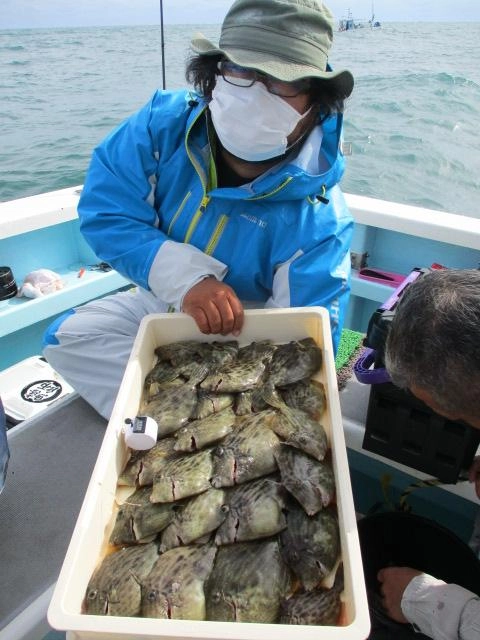 昨シーズンから始めた常連様は今日の②番手釣果 デカハギ混じりで❷❹枚狩りッ( ͡° ͜ʖ ͡°)