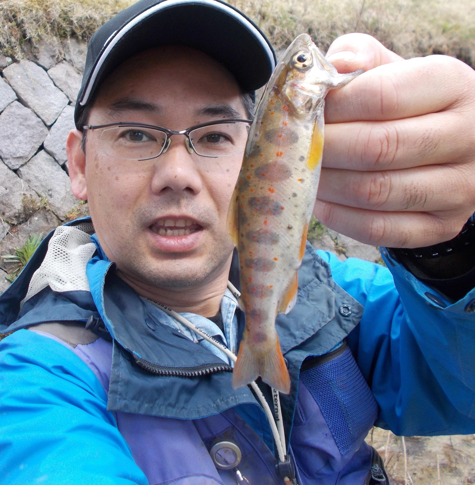 前日までの雨で少し水量が多く苦戦しました。