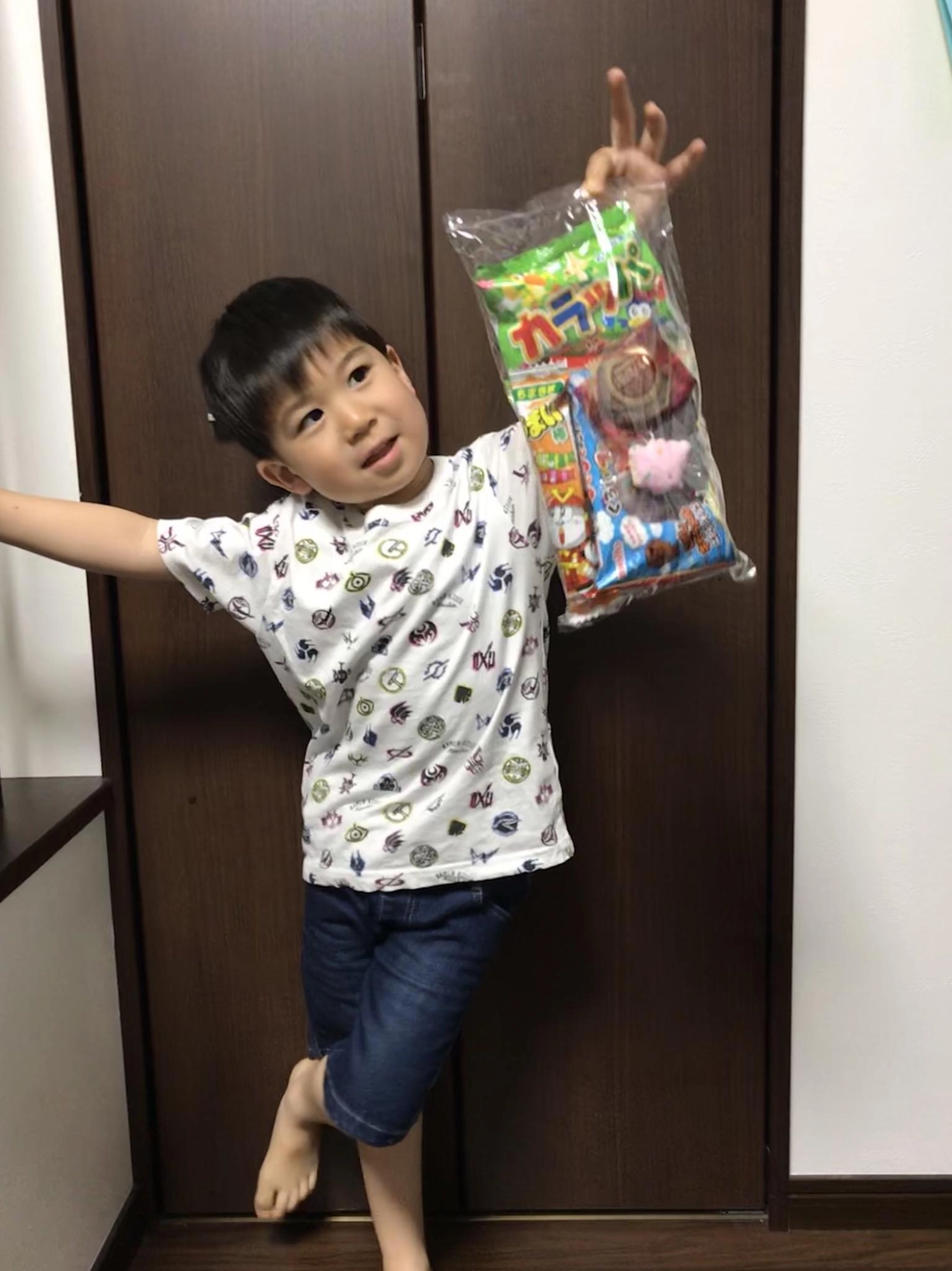餌を100円分買っただけなのですがこどもの日のプレゼントまでいただいて息子は大喜びです。
店員さんありがとうございました。