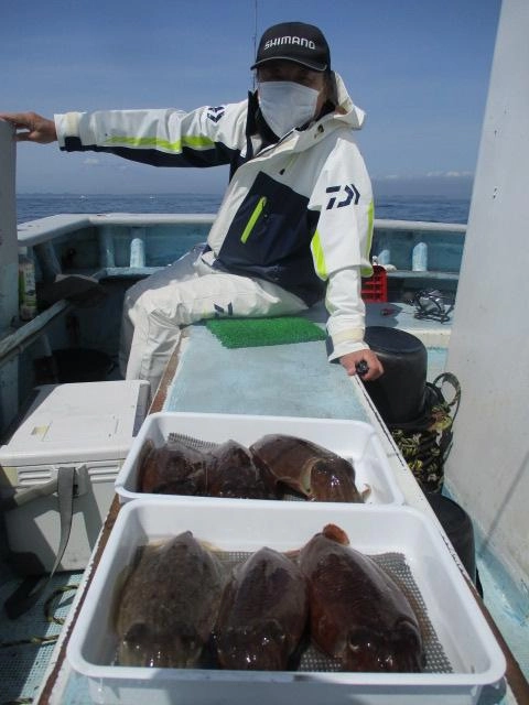こちらの常連様も負けじと❻ハイも釣りましたよッ(^-^)