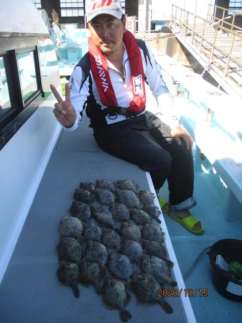 こちらのお客様は今日のトップ釣果 デラ旨肝パンカワハギ②⑥枚 釣り上げましたッ( ͡° ͜ʖ ͡°)v