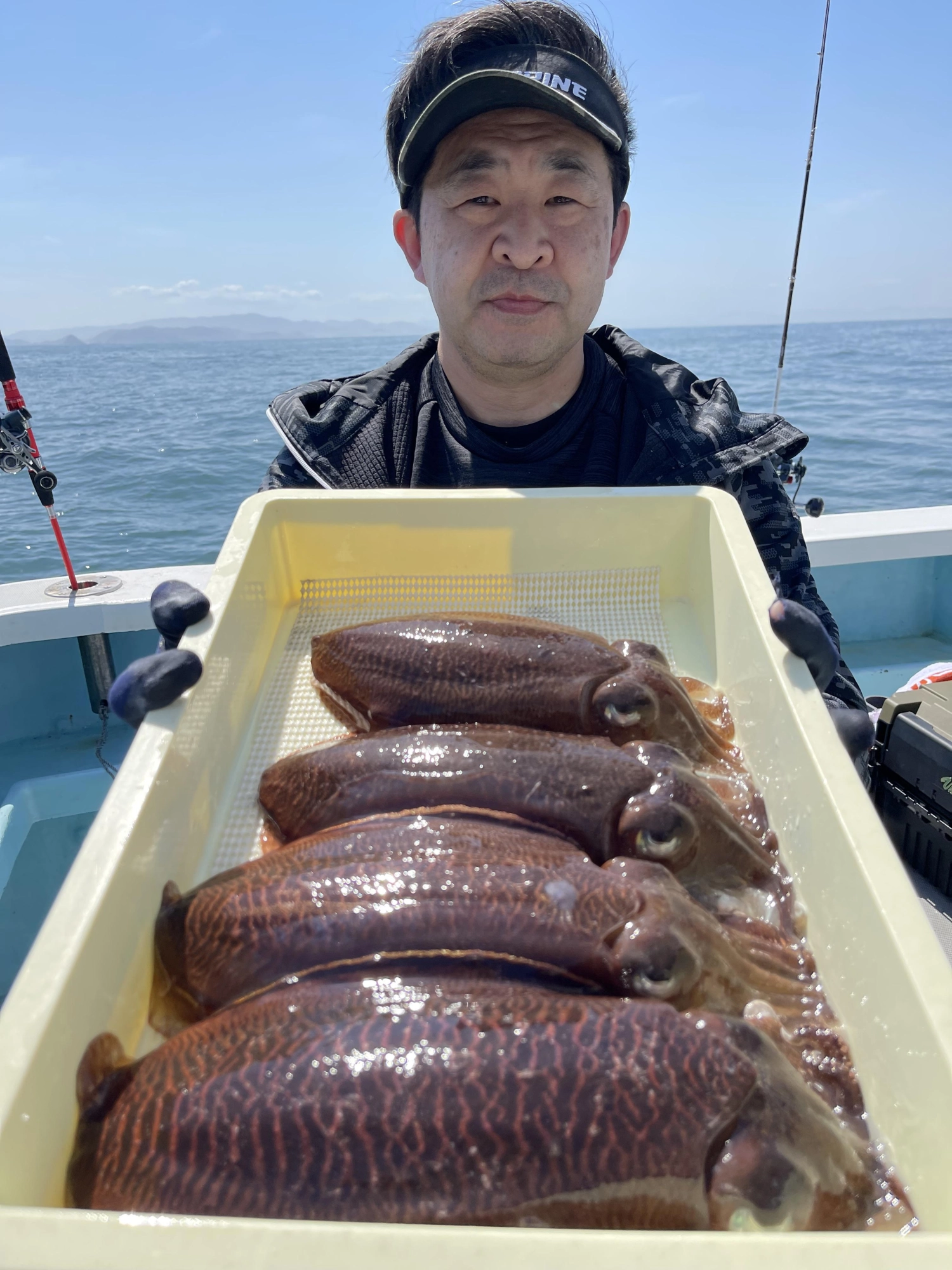こちらの常連様もデッカコウイカ混じりに良い感じ乗せッ(・∀・)
