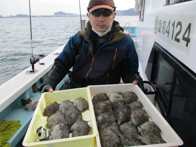 こちらの常連様もデラ旨過ぎる良型モロハギ混じりで❷❷枚狩りッ(・∀・)