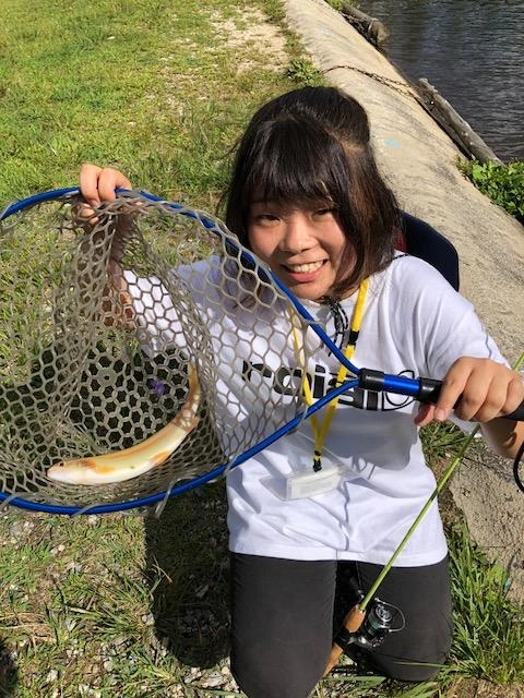 管釣り初挑戦♪アルビノ釣れました！