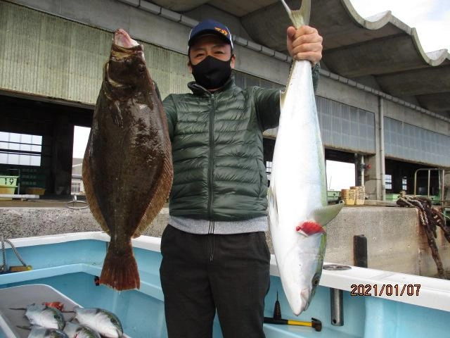 こちらのお客様は肉厚寒ビラメ、マルサイズを釣り上げてましたよッ( ͡° ͜ʖ ͡°)v