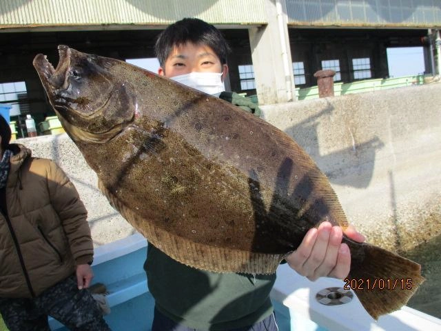 お連れ様も電動貸し竿 初挑戦で肉厚ろくまるOver寒ビラメを釣り上げましたッ(^-^)