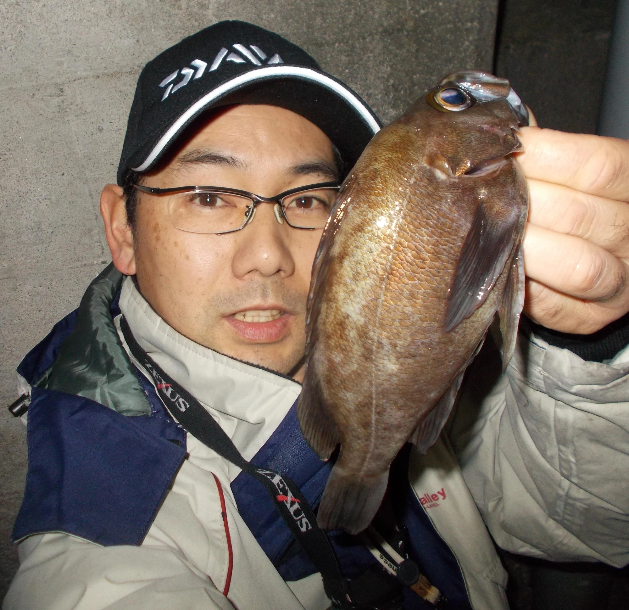 小魚を食べてる個体が増えて来て良型メバルが釣りやすい季節になりました。４月いっぱいは楽しめますよ。