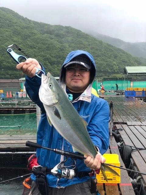 新製品の冷凍エサ、”これこれカラス”で青物ゲット！マダイにも効きます。