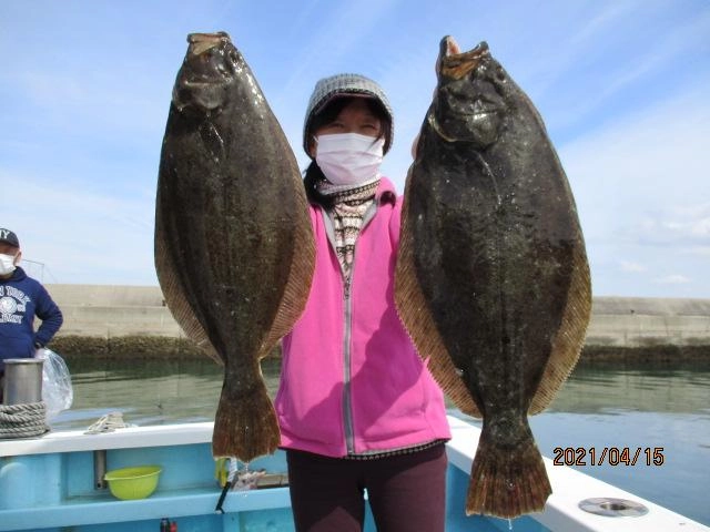いつもの常連様 ツリジョは肉厚初春ビラメを沢山、釣り上げましたよッ(^-^)