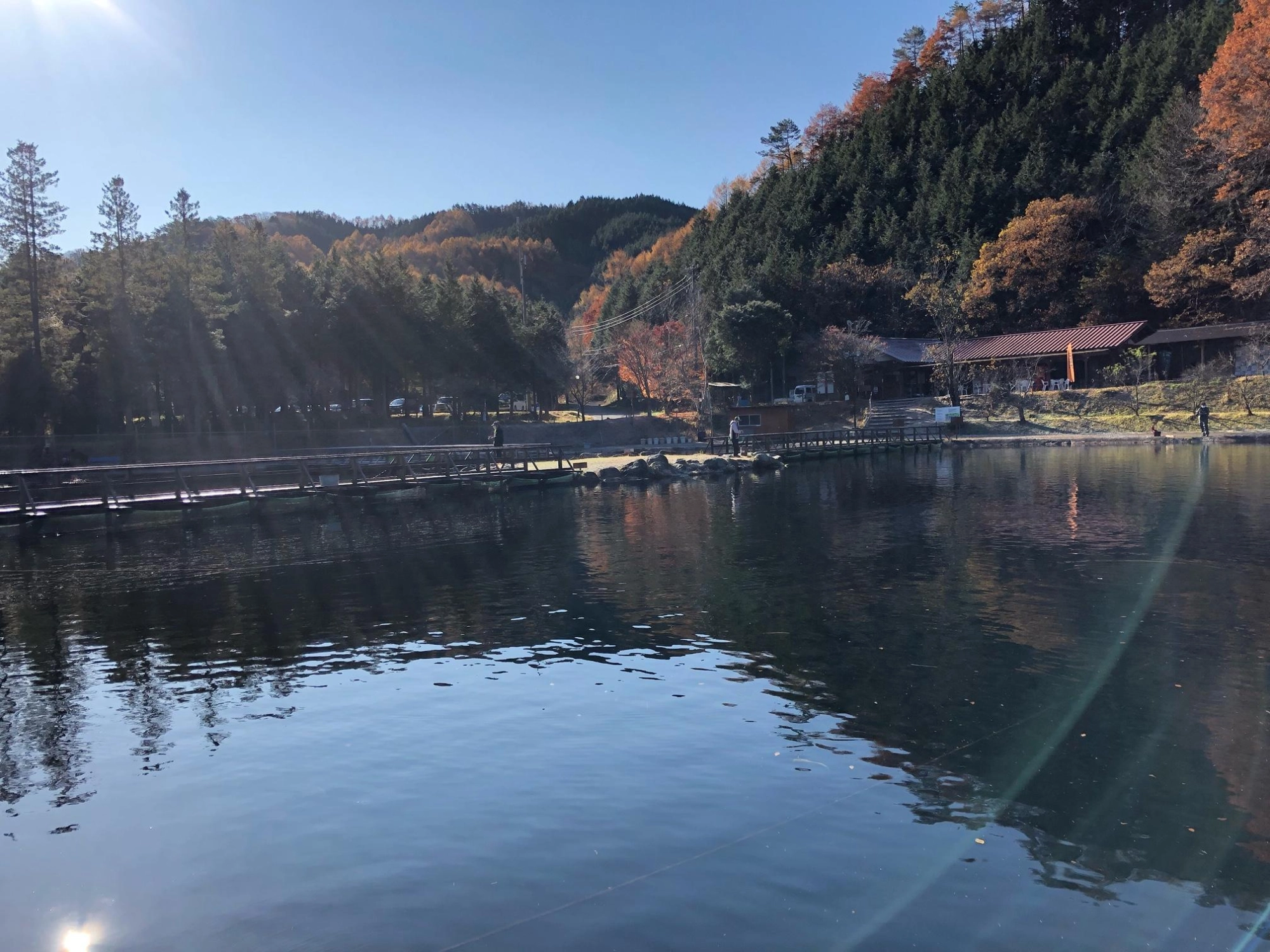 朝は霜が降りるようになりました。防寒対策は万全に！