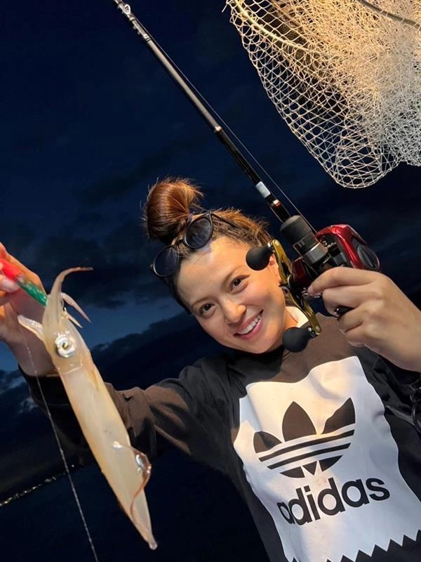 イカメタル初めての釣りガールもマルイカ爆釣でした！