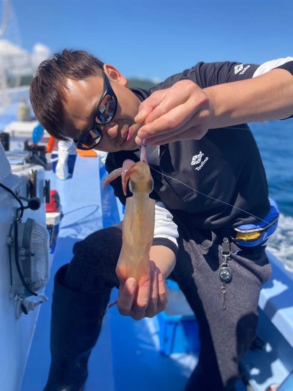 マルイカとても美味しいです！！伊東沖で釣ったマルイカをご家族と一緒に食べられてみてはいかがですか！？奥様、お子様、みんな喜びますよ！
