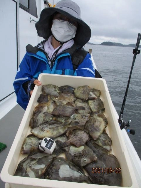 初秋デカカワハギ混じりでリリース含めて❷❾枚 釣り上げましたッ(・∀・)v