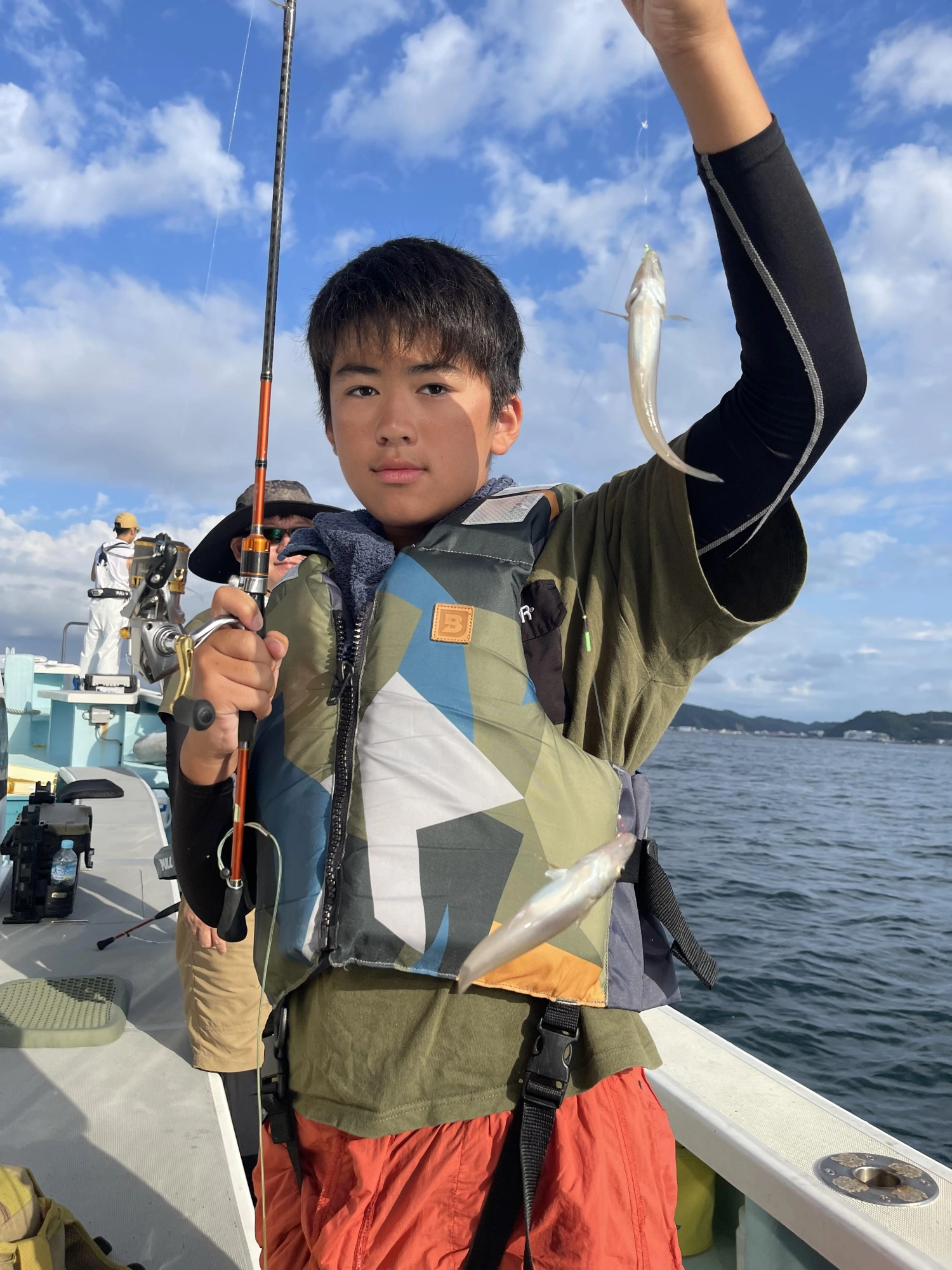 こちらのツリボくんはコラボ❷本針仕掛けで朝イチからダブル掛けに成功ッ(°▽°)