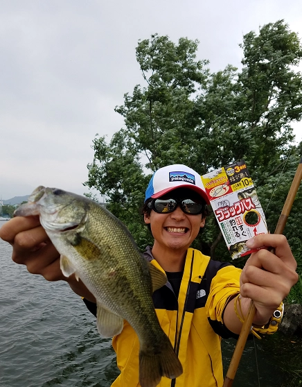 ウキ釣りで狙うブラックバスにブルーギル！誰でも簡単に狙えます！