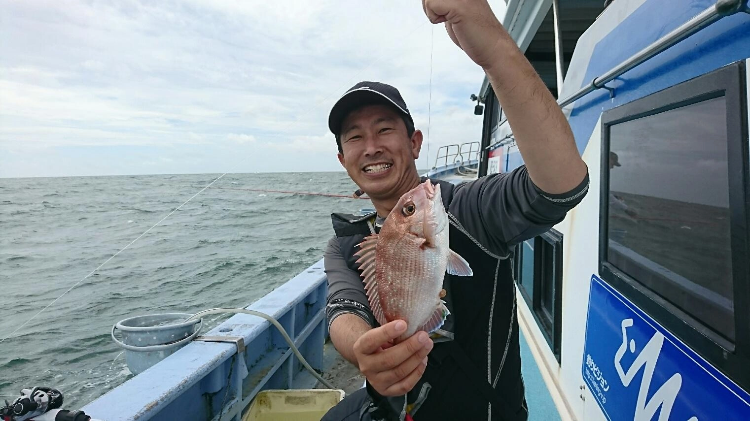 スタッフ杉浦　マダイ合計20匹♪たくさん釣れました。刺身サイズの40ｃｍ級は数枚でしたが楽しかったです♪