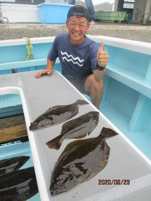 『武丸』での【泳がせ釣り】初挑戦のお客様もしっかりと初秋ビラメ釣りましたッ(^-^)