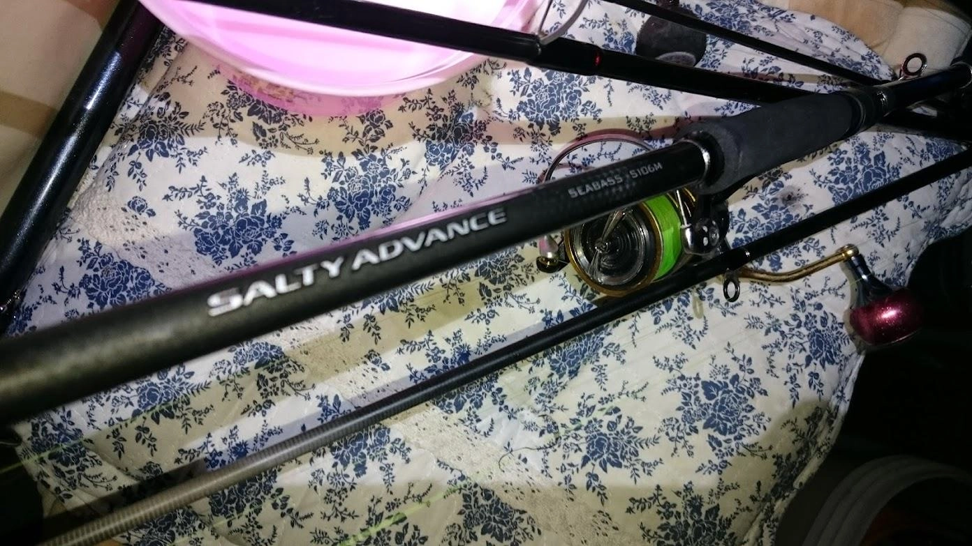 新タックルは初めてのシマノ竿でソルティアドバンスシーバス106M+レガリスＬＴ5000。150gのMLから180ｇＭ竿でどうかと思ったけど、今日の金魚もしっかりアタリが取れて大丈夫そう。