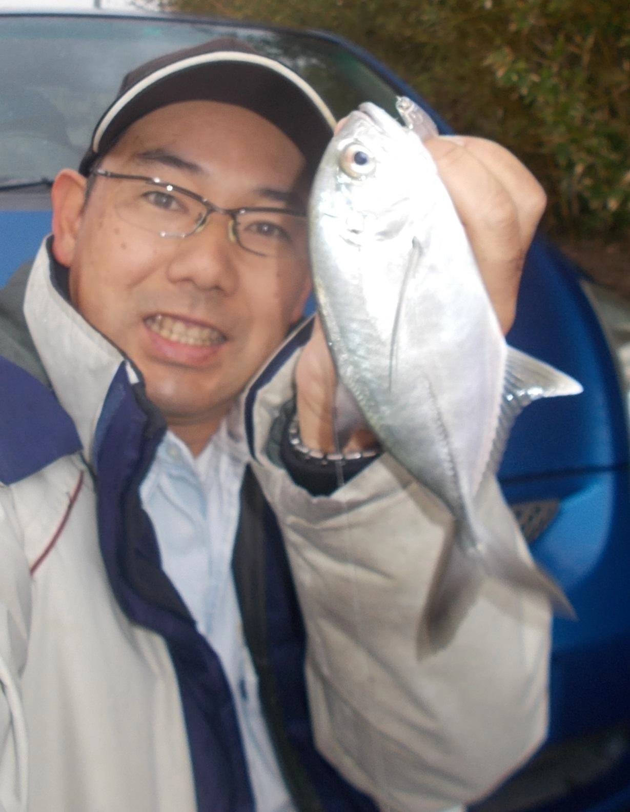 ちょい投げキス釣りのはずが・・・目の前でボイル発生しメッキが入れ掛かりに！活性高い時はルアーの後ろに5,6匹追いかけてきました。