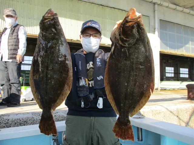 今でしか釣れない初冬肉厚良型ビラメを早く釣りに来てくださいよッ(°▽°)