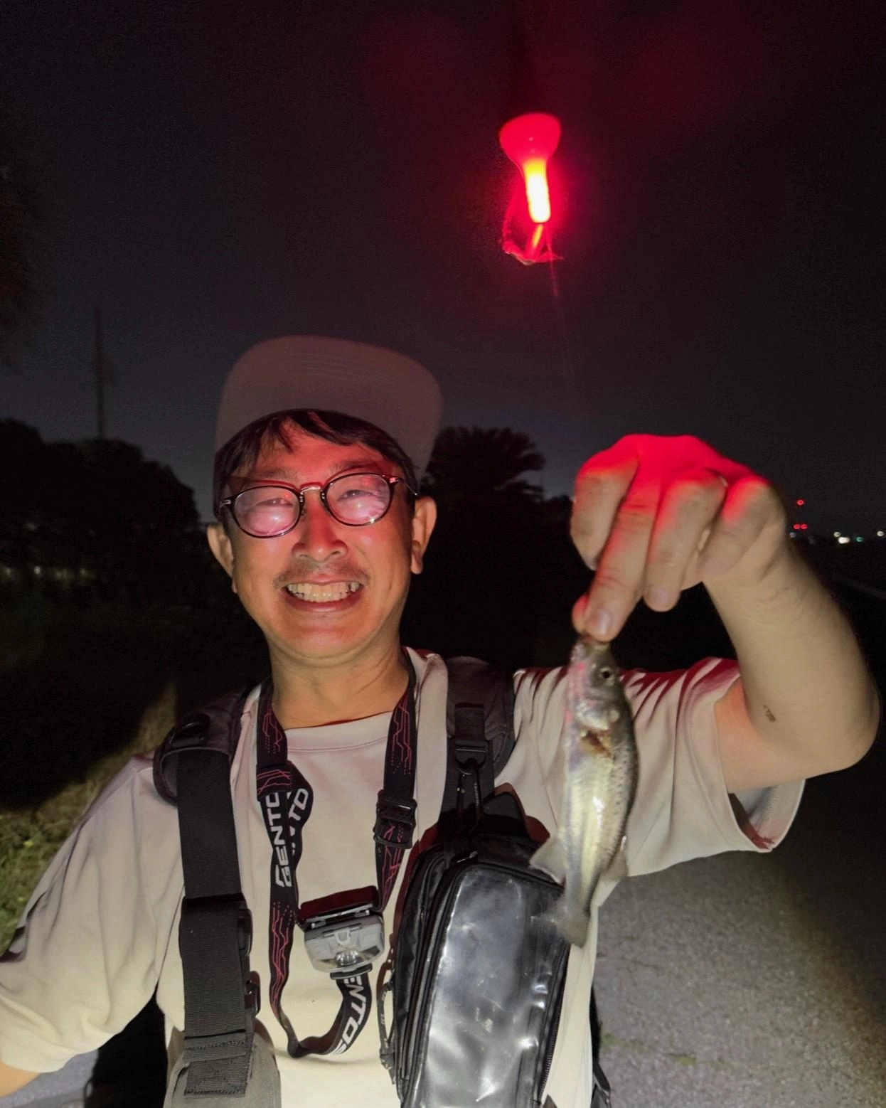 ウキが消し込むアタリは大人でもワクワクしてしまいます！