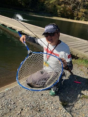 気温が下がりボトムも釣れる様になりました。トップからボトムまで遊べるシーズン到来です！