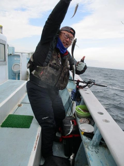 こちらの常連様は伊良湖沖【マアジ】を鈴なりに狩るッ(°▽°)
