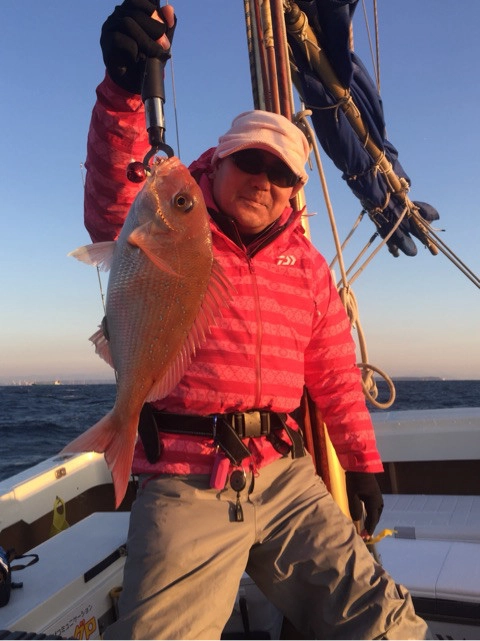 朝一発目で真鯛釣れました！