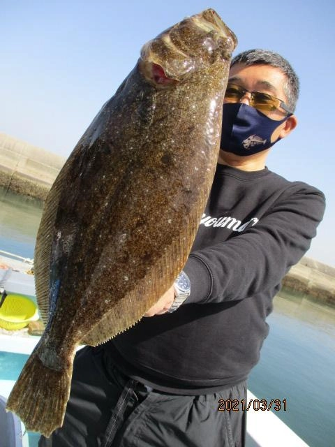 いつもの常連様は立派な初春ビラメを釣り上げましたよッ(^-^)