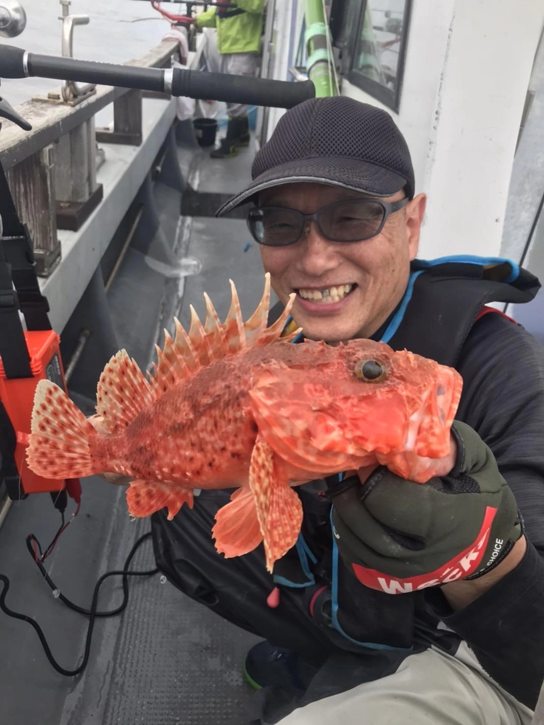鬼カサゴ釣りは上潮ブンブンの為早々に撤収でしたが型は見られました。