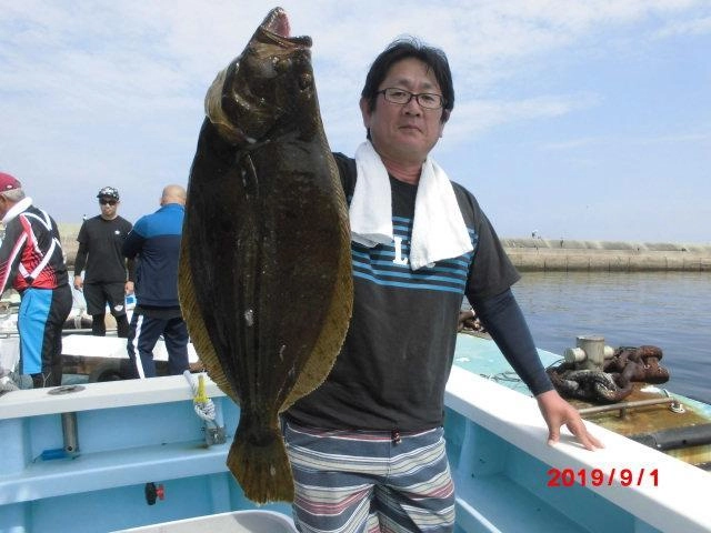 まずは朝イチ、餌を釣って確保からの『泳がせ釣り』となりますッ(^-^)