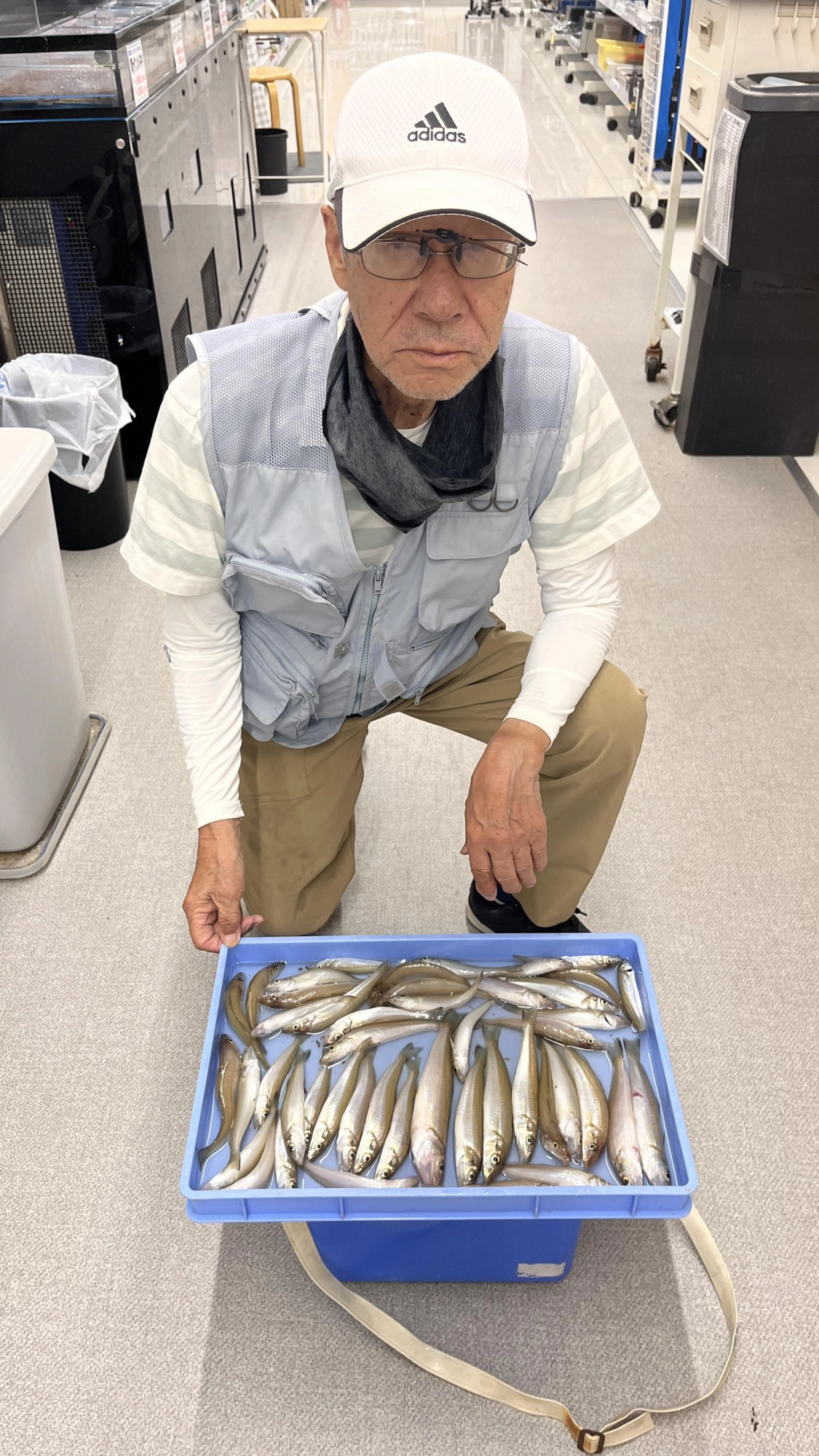 6号オモリで2本針仕掛けのチョイ投げ釣りで56匹と大漁お見事！