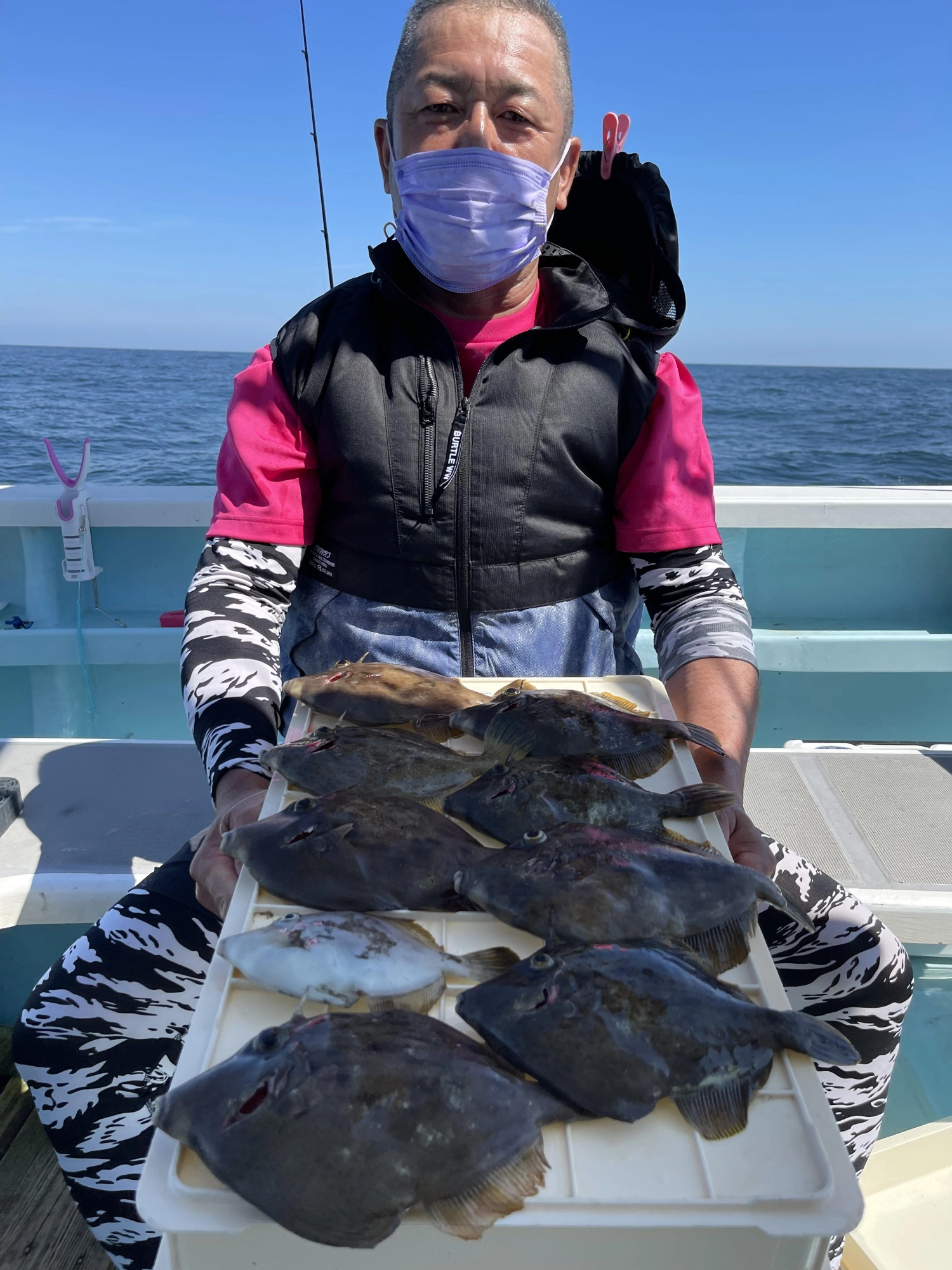 こちらの常連様もデカハギばかりを釣り上げニンマリッ(о´∀`о)