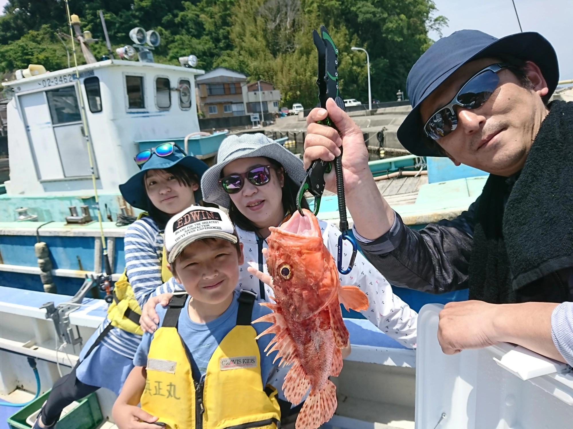 小サバ、カタクチイワシの泳がせ釣りでは良型のオニカサゴもヒットしました！