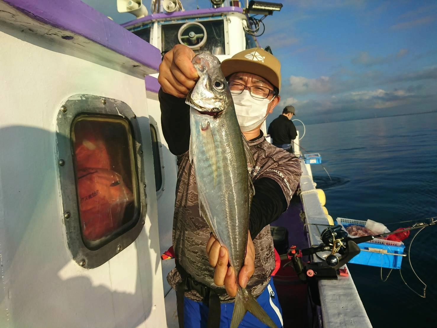 アジは最大で45㎝の良型も釣れました！アジの口が切れないように！魚とのやりとりは慎重にしましょう。