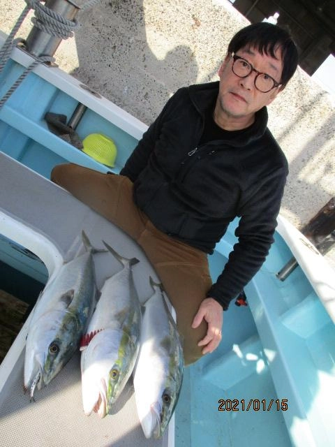 こちらの常連様はワラサを③本釣り上げてましたよッ(^-^)