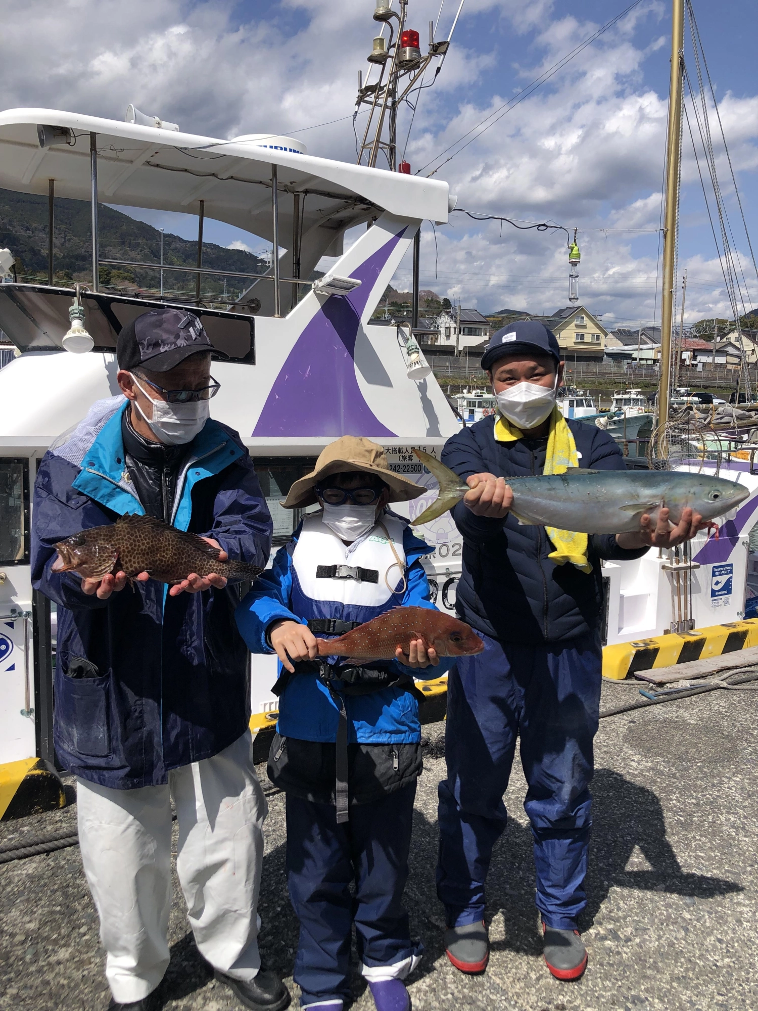 こちらも初挑戦でお父さんとイナダ、マダイゲット！
息子さんは竿頭！