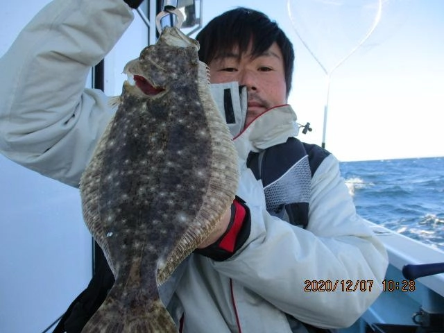 こちらの常連様は釣りたて初冬ビラメ パチりッ(^-^)