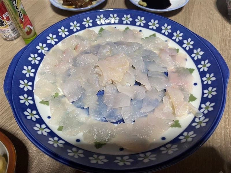 カワハギの薄造り、最高です！肝醤油にして一緒に食べるとものすごく美味しいです！