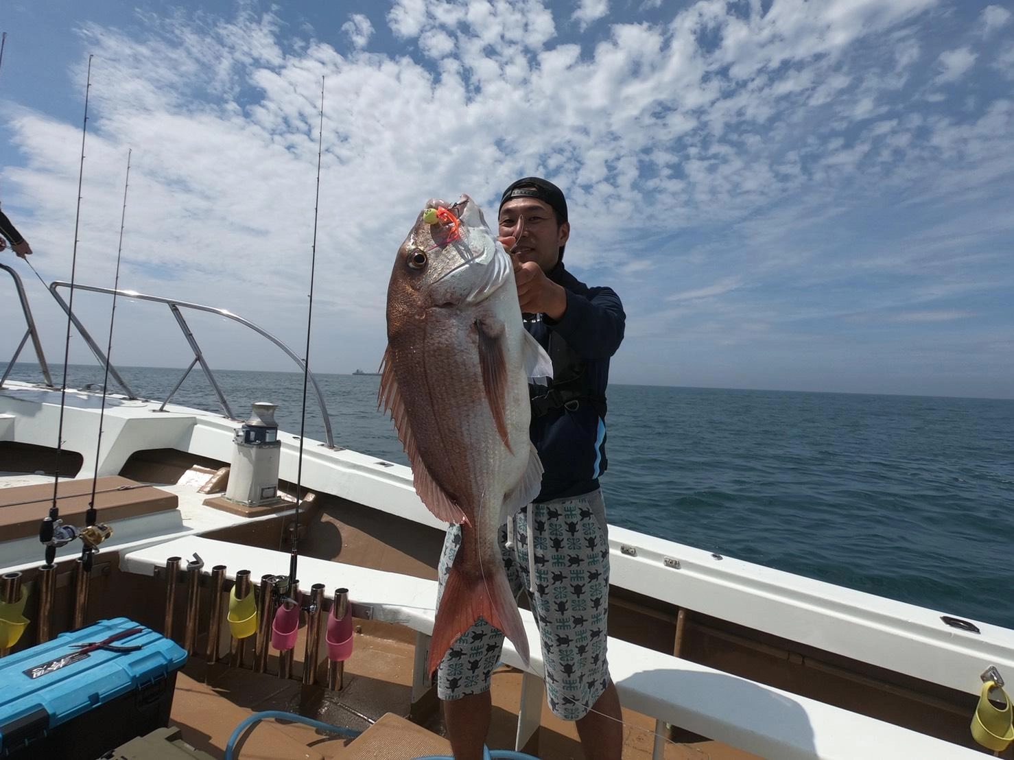 シャローエリアでこんなマダイも釣れます！